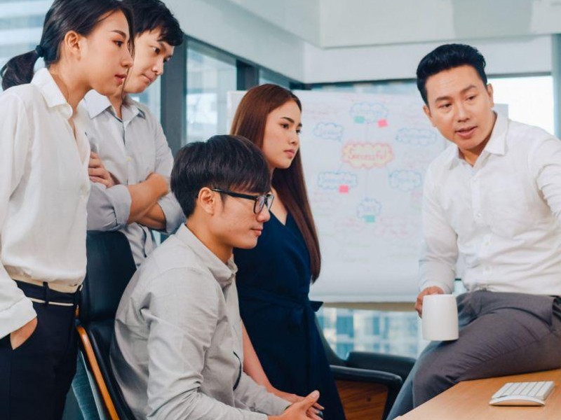 Hình ảnh minh họa công nghệ AI và Blockchain trong cá cược, với biểu tượng 0123win